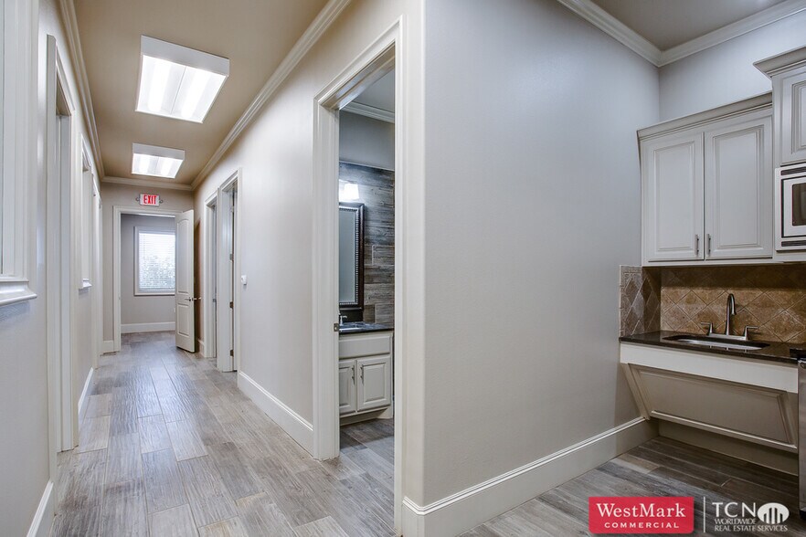 More Photos Of 2507 79th St, Lubbock Medical For Lease