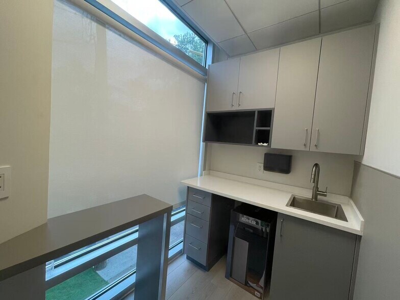 More Photos Of 849 53rd St, Brooklyn Medical For Lease