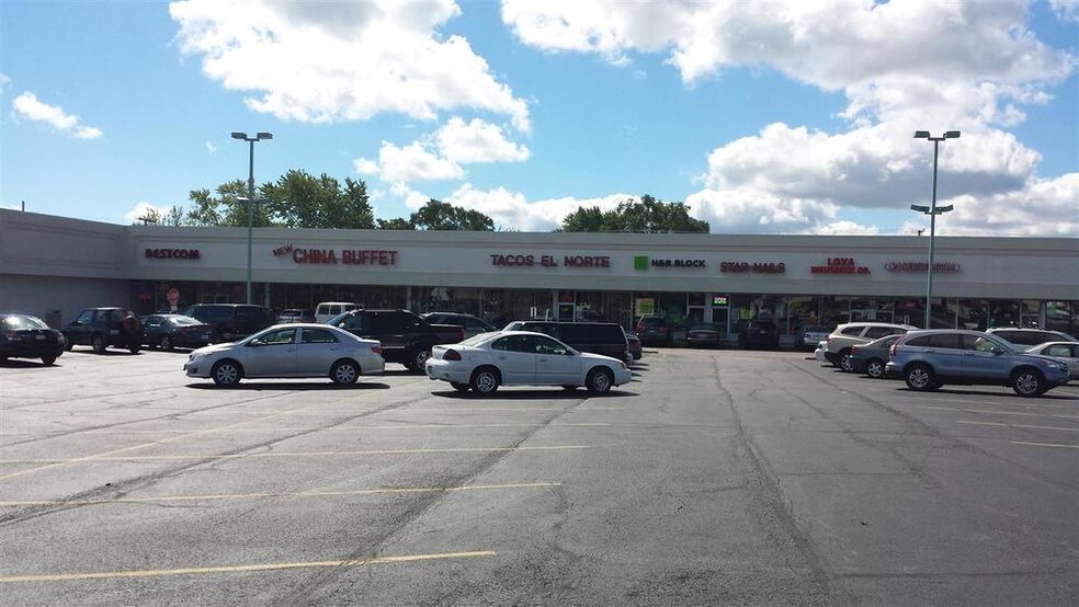 More Photos Of 2601-2709 W Grand Ave, Waukegan Unknown For Lease