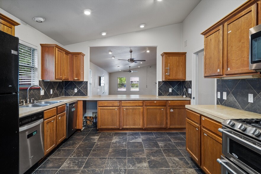 More Photos Of 1213 Justin Ln, Austin Healthcare For Sale