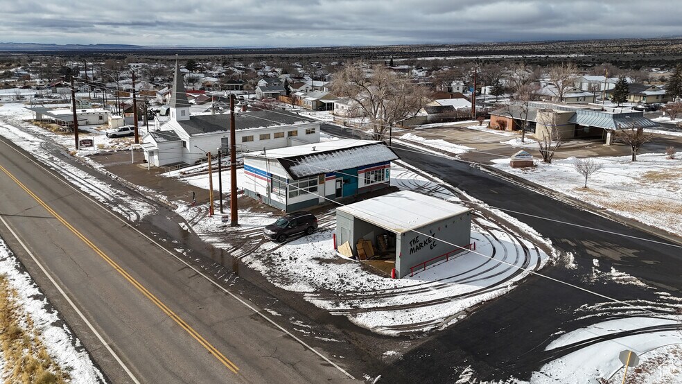 More Photos Of 100 W Geneva, East Carbon Convenience Store For Lease