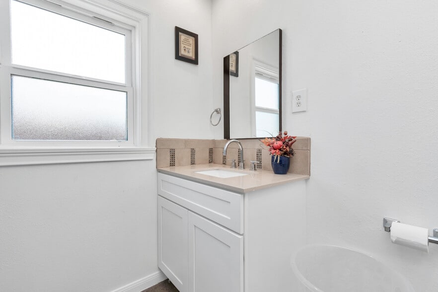 More Photos Of 915 8th St, Galveston Apartments For Sale