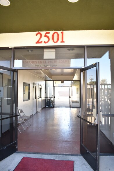 More Photos Of 2501 S Hill St, Los Angeles Office For Sale