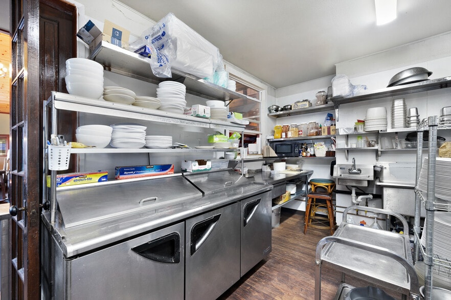 More Photos Of 111 W Bell St, Sequim Hotel For Sale