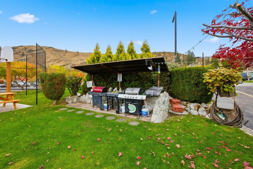 More Photos Of 2044 W Woodin Ave, Chelan Hotel For Sale