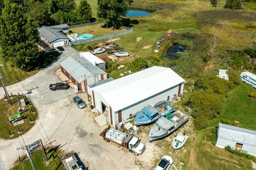 More Photos Of 6797 W Lakeshore Dr, Port Clinton Freestanding For Sale