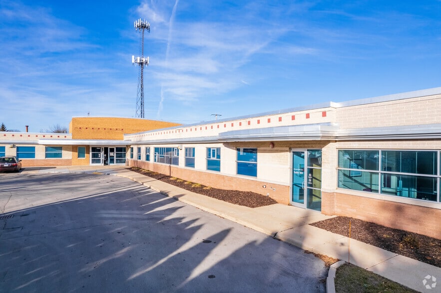 More Photos Of 3305 S 20th St, Milwaukee Medical For Lease