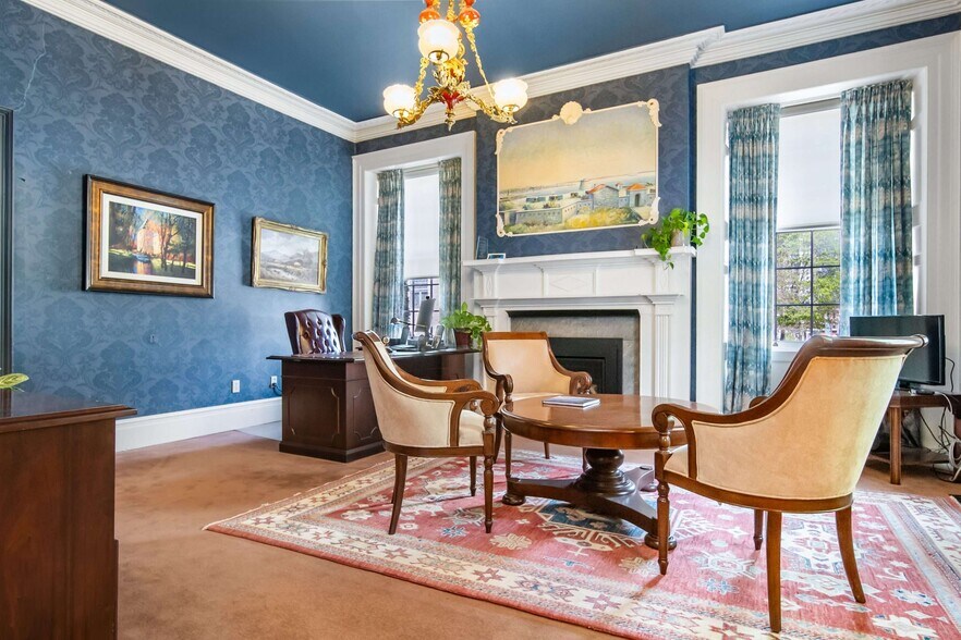 More Photos Of 264 King St E, Kingston Office For Sale