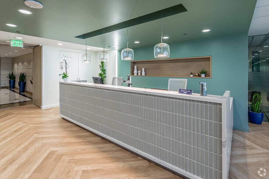 More Photos Of 100 Spectrum Center Dr, Irvine Coworking Space