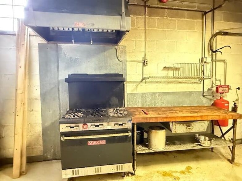 More Photos Of 501 Lake Ave, Elyria General Retail For Sale