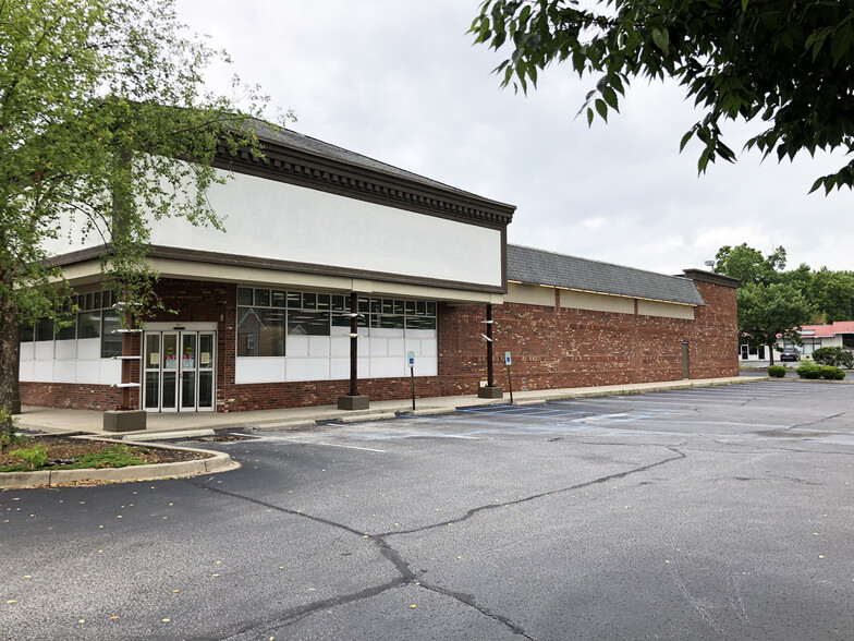 Primary Photo Of 709 E Main St, Frankfort Drugstore For Sale