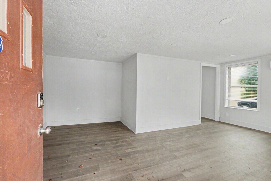 More Photos Of 5709 5th St, Katy Medical For Lease