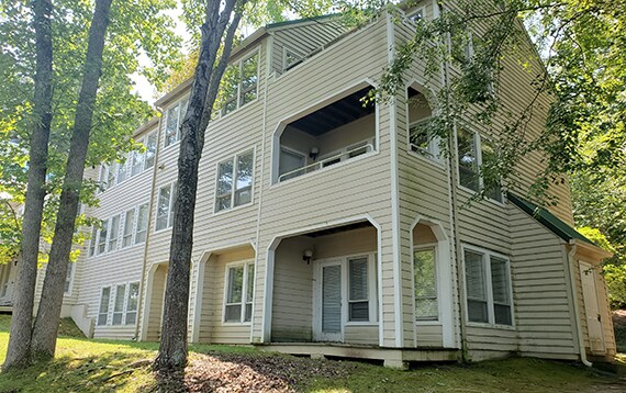 More Photos Of 14700-14702 Village Square Pl, Midlothian Office For Lease