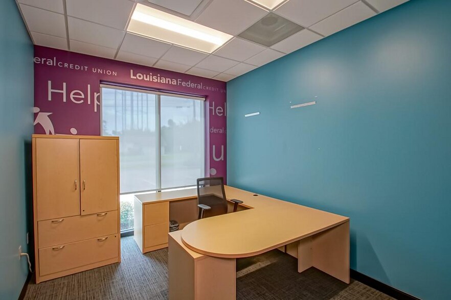 More Photos Of 805 Robin St/ 406 Airline Hwy, La Place Office For Sale