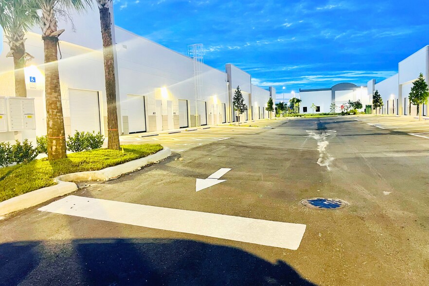 More Photos Of 230 N Congress, Lake Park Flex For Lease