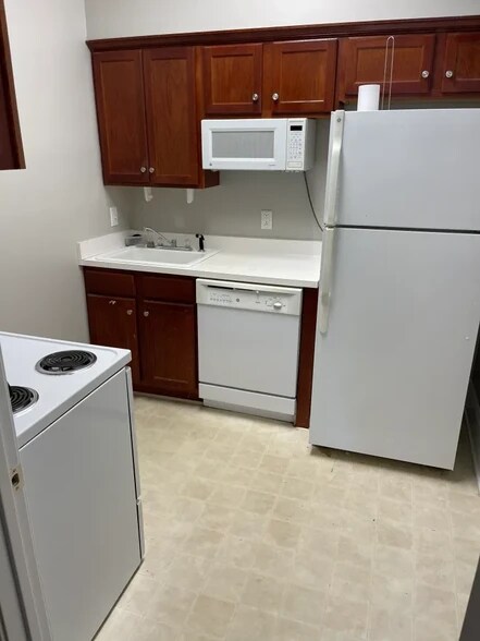 More Photos Of 2719 Graves Dr, Goldsboro Office For Lease