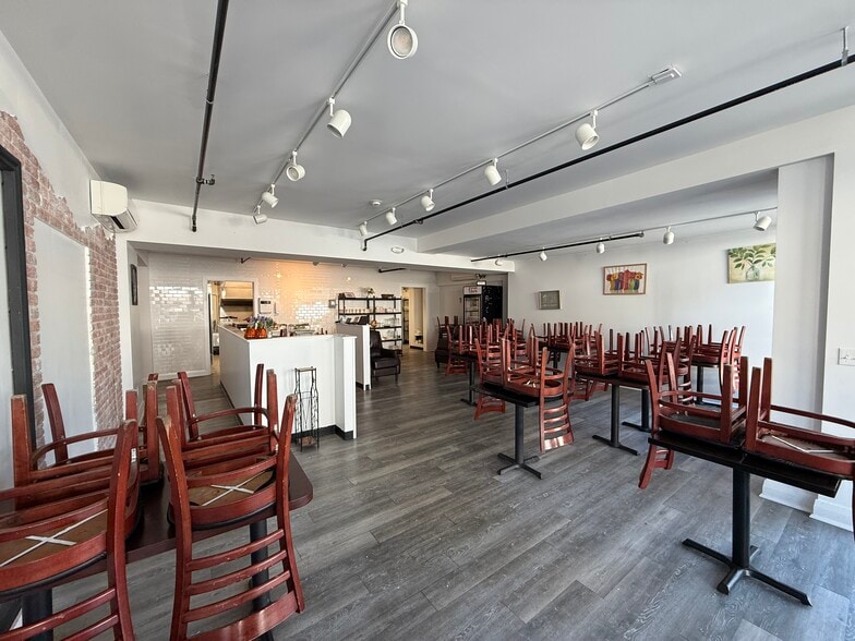 More Photos Of 8 Main St, Redding Storefront Retail Residential For Lease