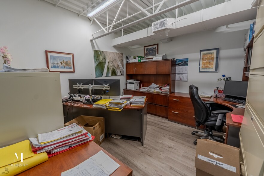 More Photos Of 6200-6250 Boul Henri-Bourassa E, Montréal Warehouse For Lease