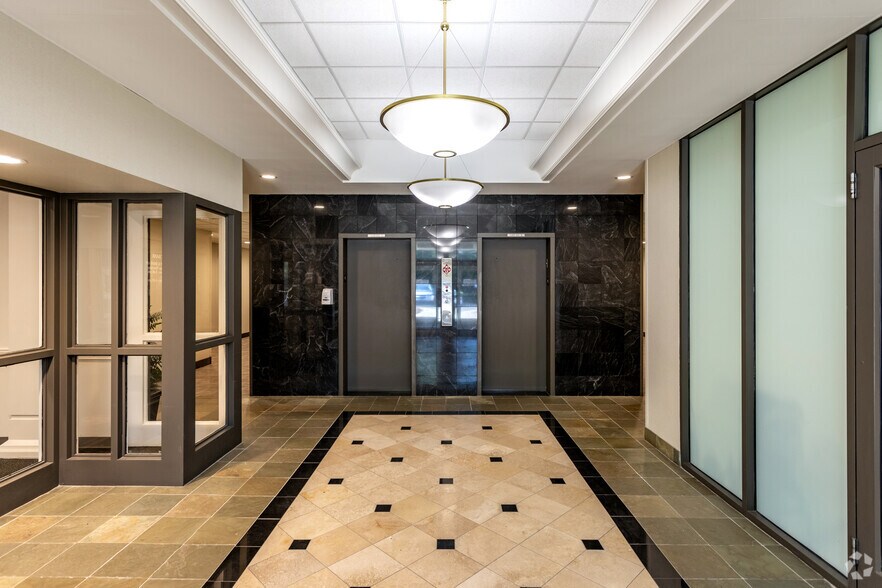 More Photos Of 2150 Country Club Rd, Winston-Salem Office For Lease