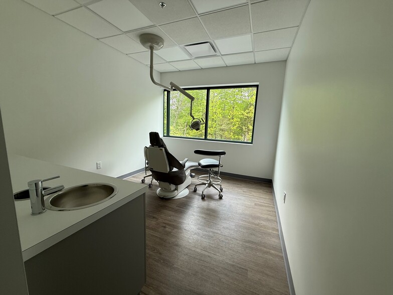 More Photos Of 1526 Atwood Ave, Johnston Medical For Lease
