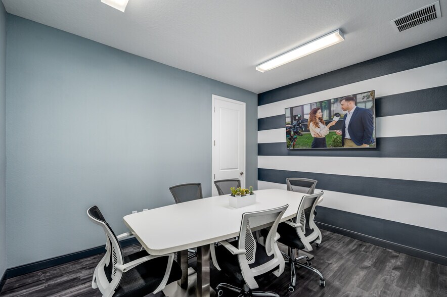 More Photos Of 2625 Stonewood Park Loop, Land O' Lakes Loft Creative Space For Lease