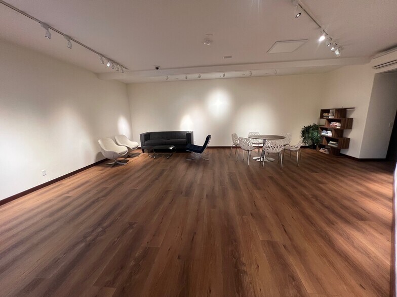 More Photos Of 1540 S Coast Hwy, Laguna Beach Office For Lease