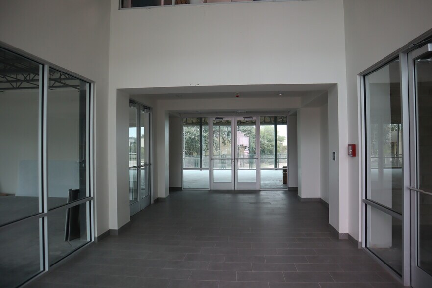 More Photos Of 7951 Shoal Creek Blvd, Austin Medical For Lease