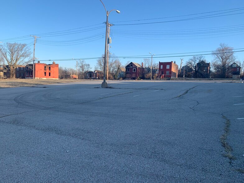 More Photos Of 5960 Dr Martin Luther King Dr, Saint Louis Bar For Sale