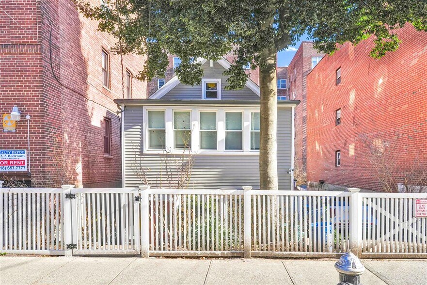 Primary Photo Of 6571 Booth St, Rego Park Apartments For Sale