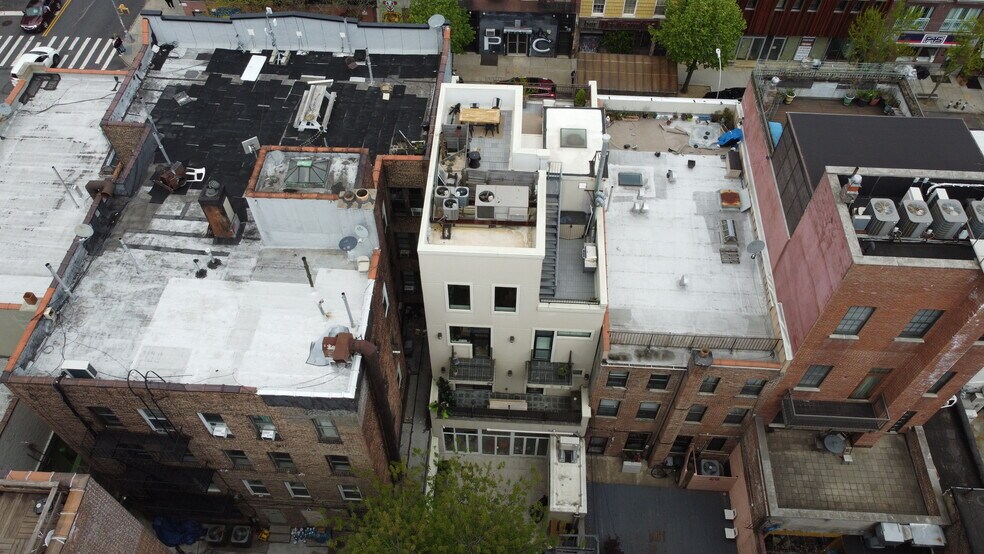 More Photos Of 276 Grand St, Brooklyn Storefront Retail Residential For Lease