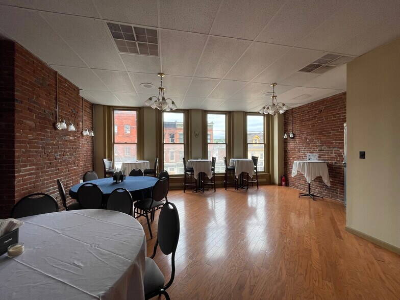 More Photos Of 1924 E Carson St, Pittsburgh Restaurant For Sale