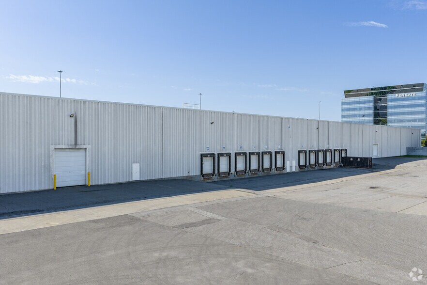 More Photos Of 2351 Upper Middle Rd E, Oakville Warehouse For Lease