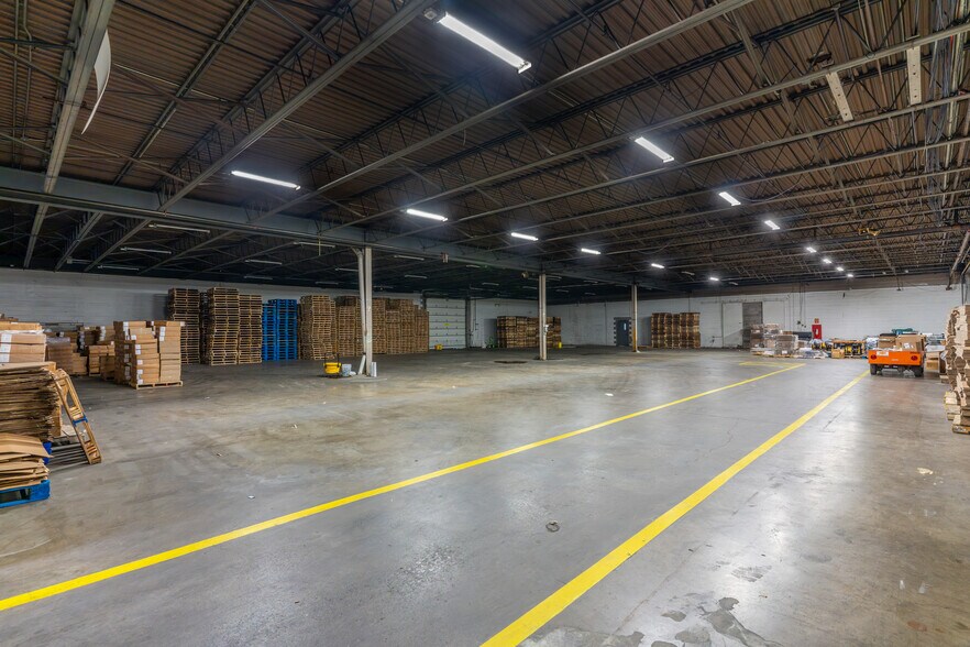 More Photos Of 1000 N South Rd, Scranton Warehouse For Lease