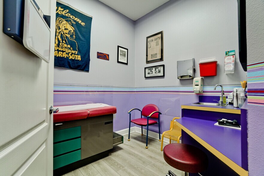 More Photos Of 1666 Mound St, Sarasota Medical For Sale