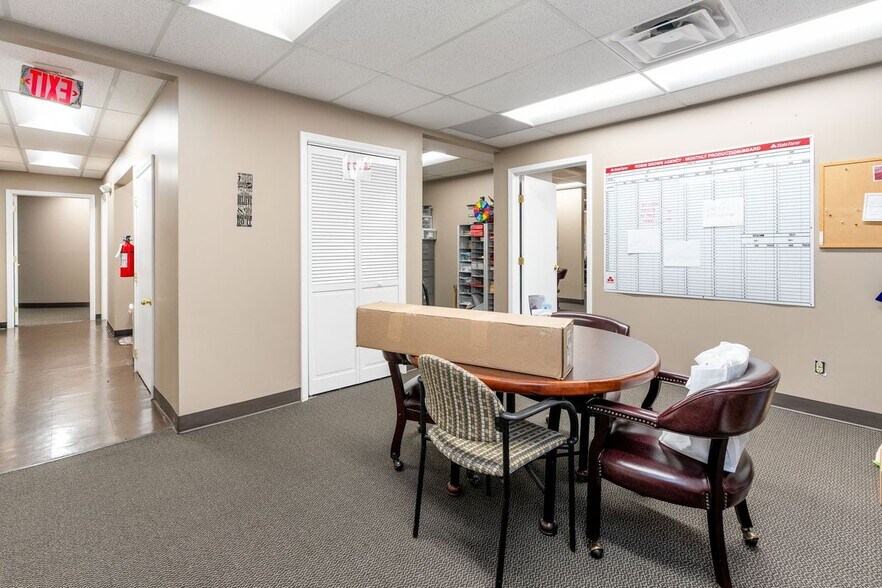 More Photos Of 4209 Shelbyville Rd, Louisville Office For Lease