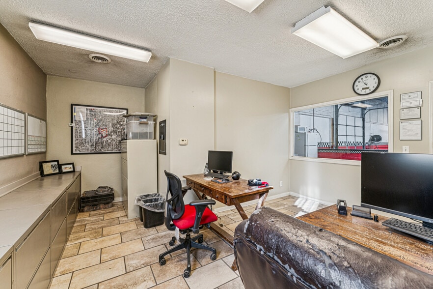 More Photos Of 1839 N 10th St, Kansas City Warehouse For Sale