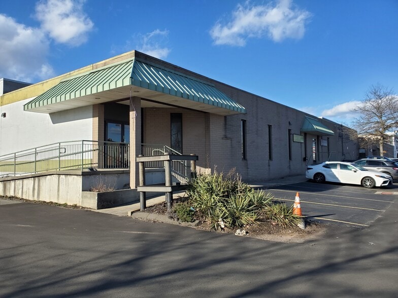 More Photos Of 240 Sargent Dr, New Haven Manufacturing For Lease