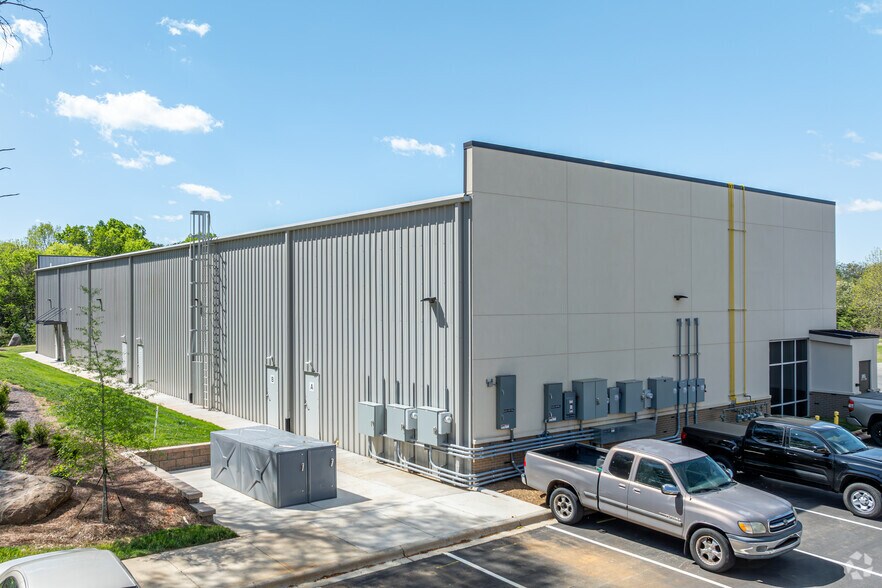 More Photos Of 10420-10440 John Price Rd, Charlotte Light Manufacturing For Sale