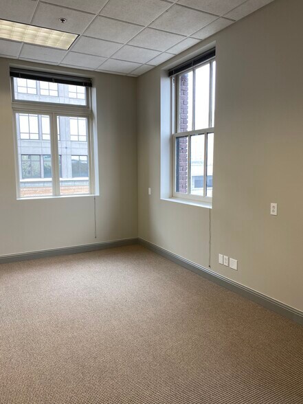 More Photos Of 1012 11th St, Modesto Office For Lease