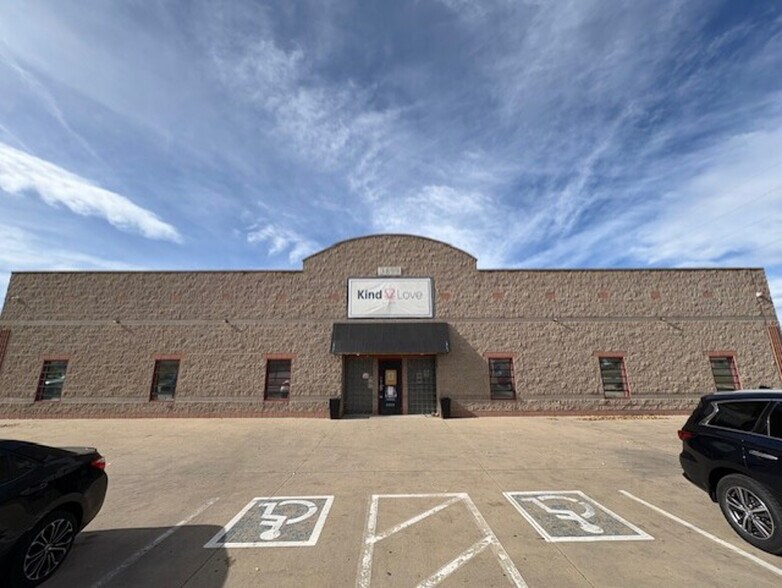 More Photos Of 3899 Quentin St, Denver Warehouse For Sale