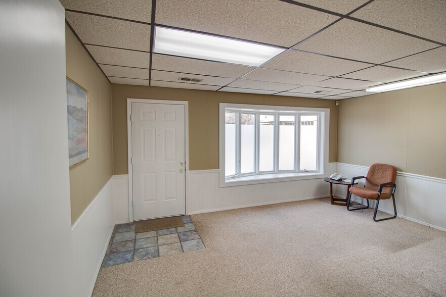 More Photos Of 344 St Louis ave, East Alton Office For Sale