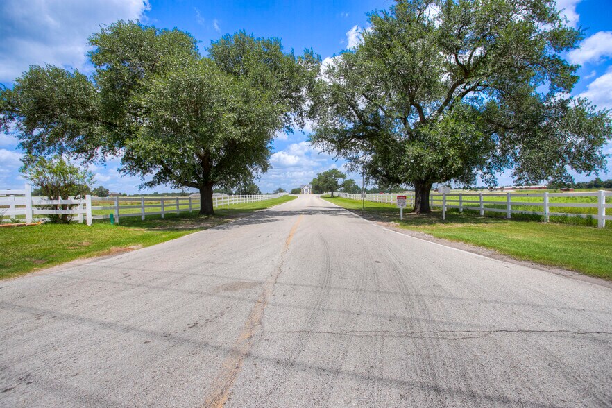 More Photos Of TBD Golfclub Drive North, Normangee Land For Sale