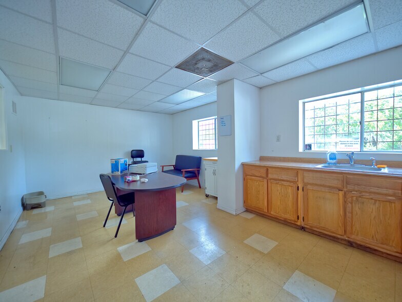 More Photos Of 1451 E Jefferson St, Brooksville Flex For Lease