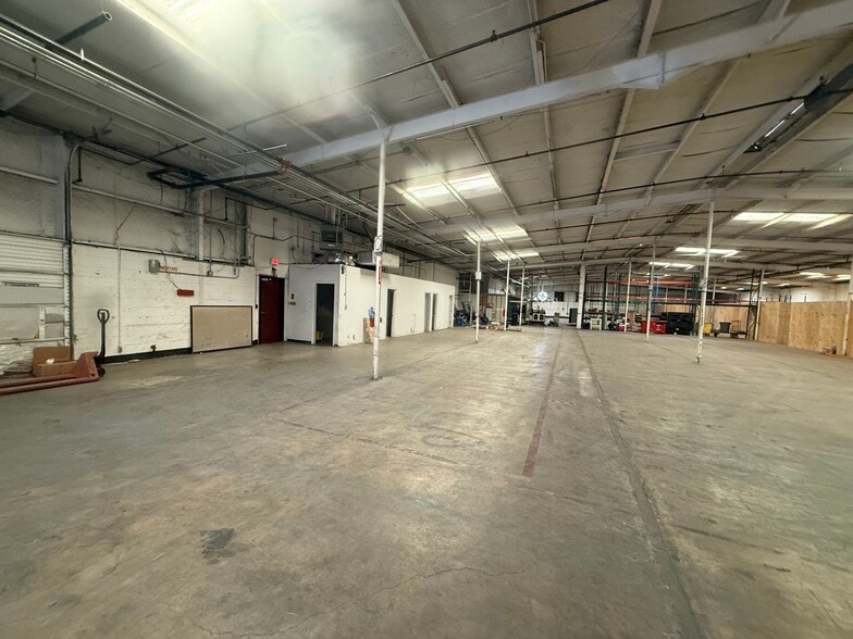 More Photos Of 911 N Frio St, San Antonio Manufacturing For Lease