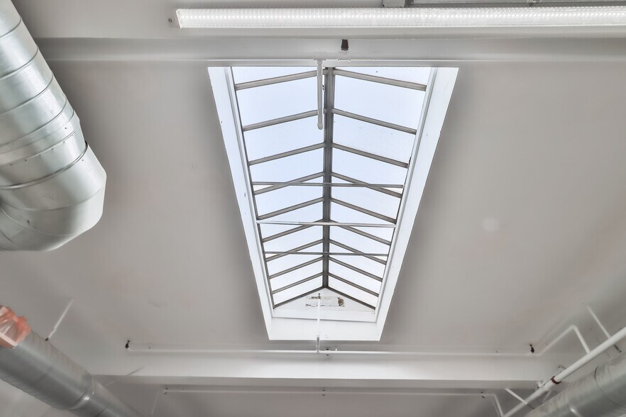 More Photos Of 737 S Broadway, Los Angeles Loft Creative Space For Sale