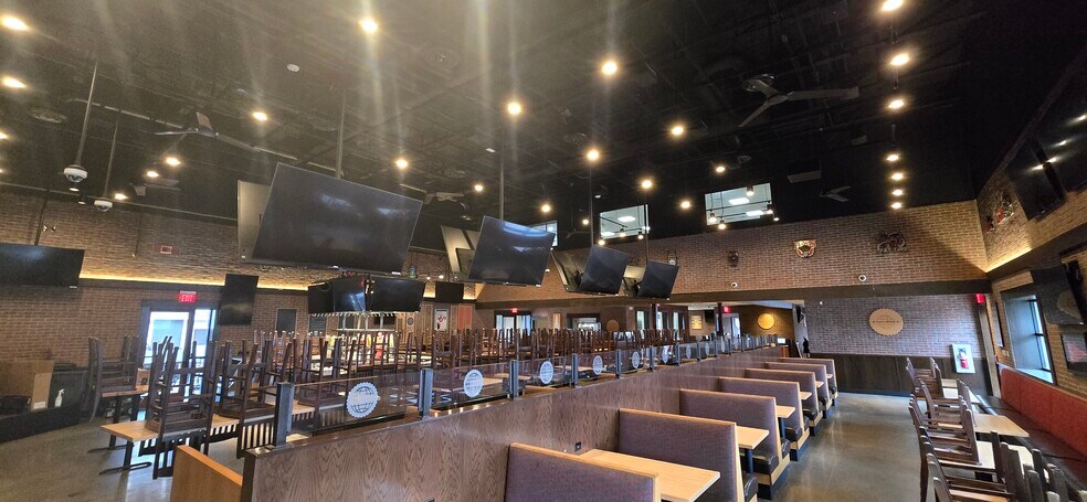 More Photos Of 529 Main St, Vincennes Movie Theatre For Sale