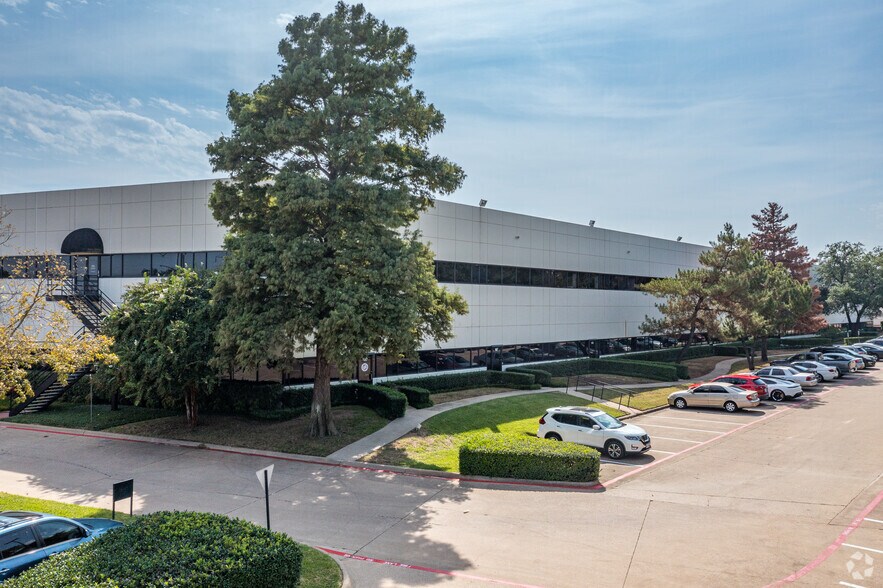 More Photos Of 400 E Royal Ln, Irving Unknown For Lease