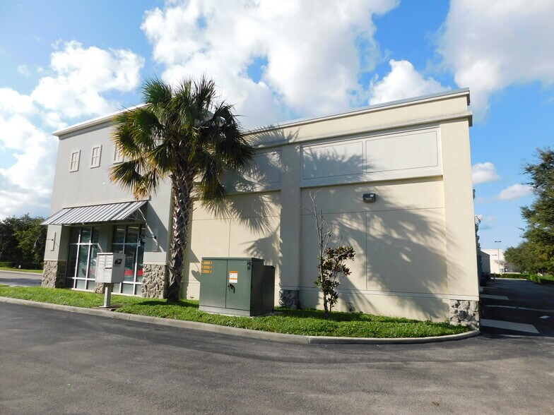 More Photos Of 9360 90th Ave, Sebastian General Retail For Lease