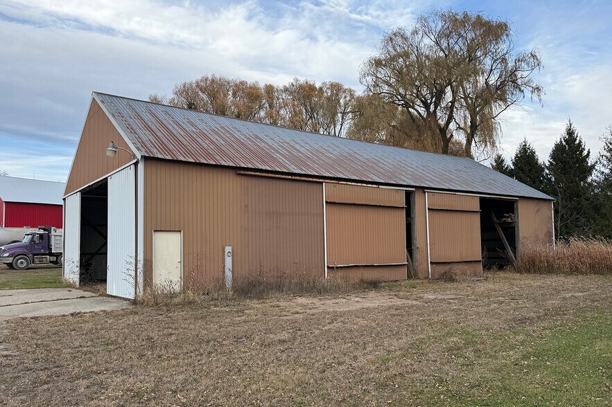 More Photos Of 2601 Iverson Rd, Stoughton Warehouse For Sale