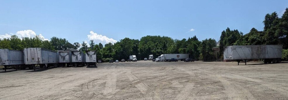 More Photos Of 7209 Lockport Pl, Lorton Warehouse For Lease